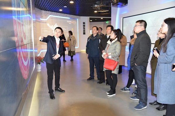 漯河市发改委规划处处长蒯旭光一行莅临j9游戏科技参观调研